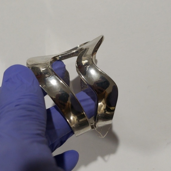 Elegant Trendy Silver-tone Cuff Bracelet - Women's Fashion Jewelry - Picture 5 of 7